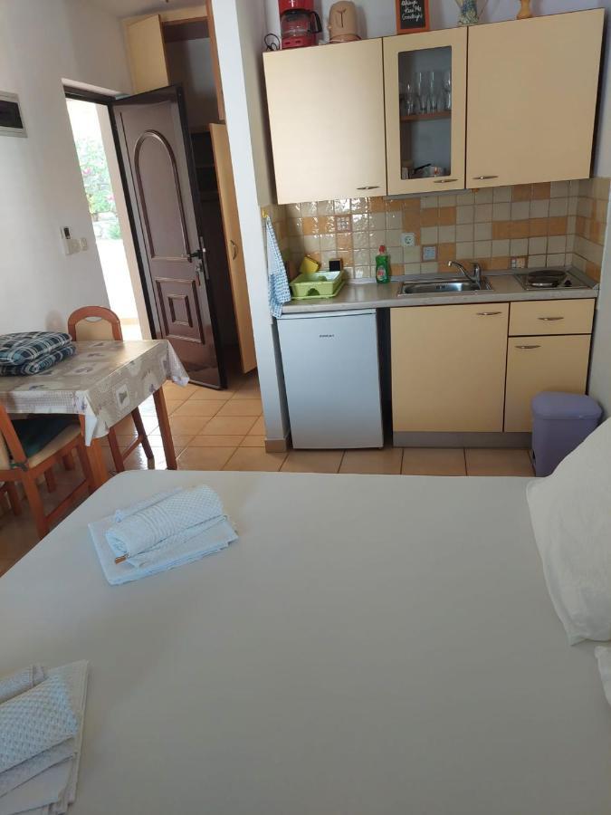 Apartmani Lavanda Pag Town Bagian luar foto