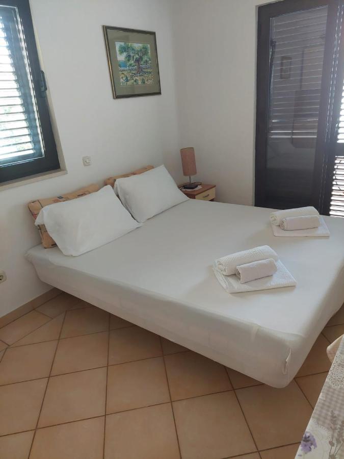 Apartmani Lavanda Pag Town Bagian luar foto