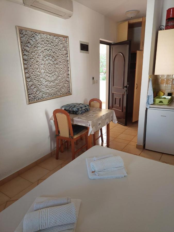 Apartmani Lavanda Pag Town Bagian luar foto
